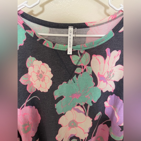 ✨Dear Scarlet Crewneck Size XL - Picture 2 of 5